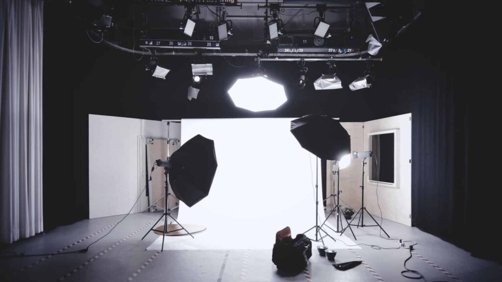 Studio Lighting Pexels Alexander Dummer 134469 Min 1024x576