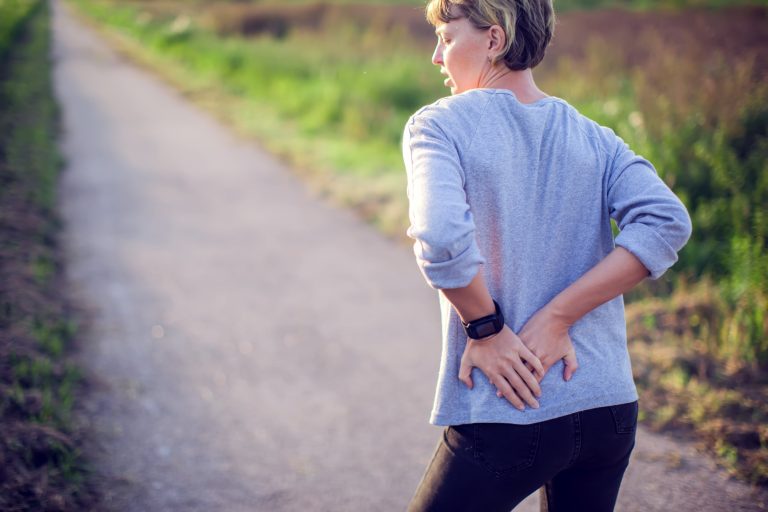 Hanche douloureuse: causes et traitements
