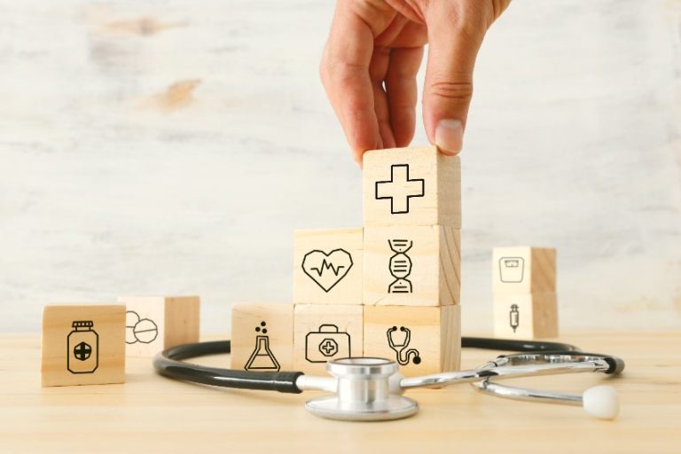 Les ACT : indications, effets indésirables, précautions