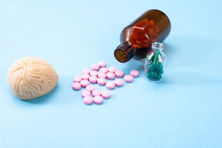 Médicaments inhibiteurs puissants du CYP3A4 : Rôle, Inhibiteurs