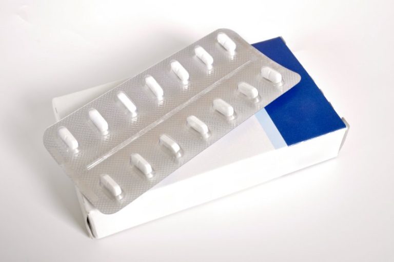 PLAVIX: INDICATIONS, CONTRE-INDICATIONS, POSOLOGIE, INTERACTIONS, PRÉCAUTIONS, EFFETS SECONDAIRES