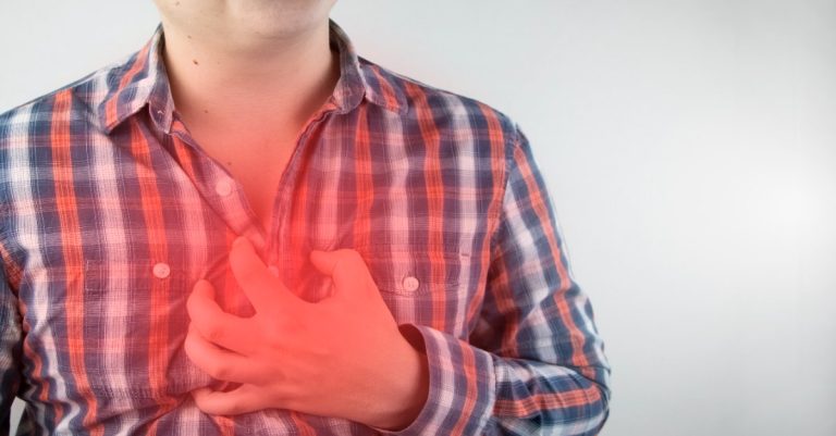 Péricardite et émotions : causes, symptômes et traitement