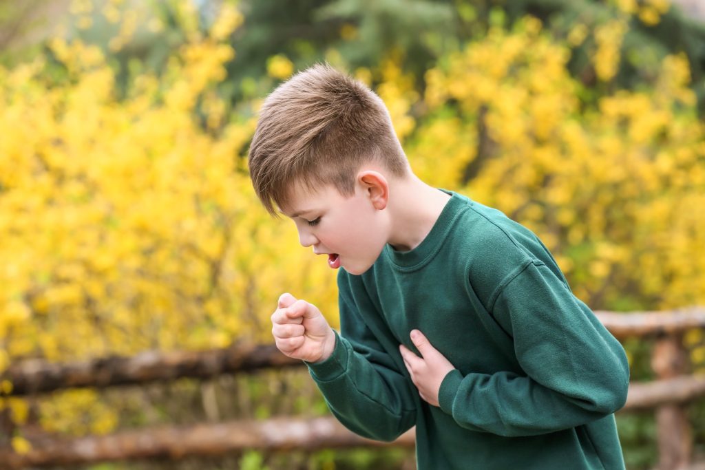 Toux chronique chez l’enfant : Causes, Symptômes et Traitement