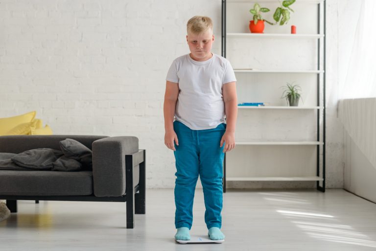 Le syndrome d’adiposité précoce : symptômes et traitements