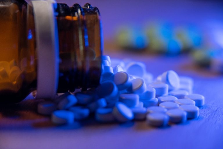 Oxycodone: Indications, Posologie, Effets, Précautions d’emploi