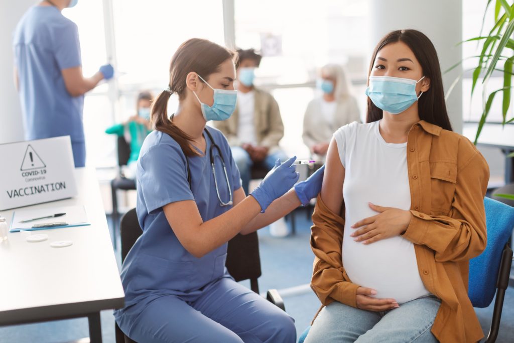 La vaccination chez la femme enceinte :que savoir ? 172638750 M 1024x683