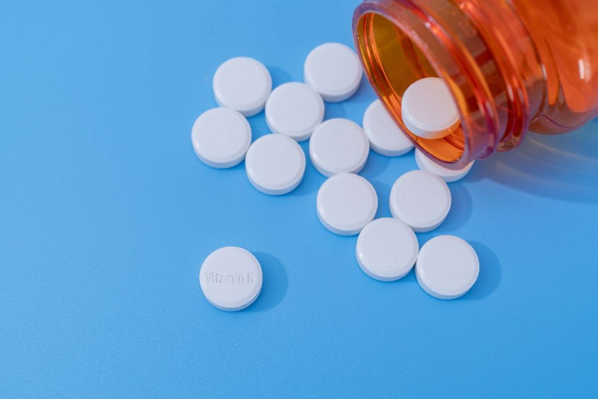 Antivitamines K (AVK) : indications, précautions et contre-indications