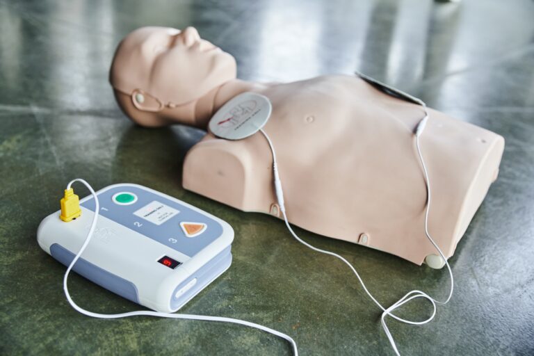 Utilisation du défibrillateur