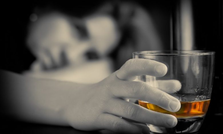 ALCOOLISME CHRONIQUE : SYMPTÔMES, CAUSES, DIAGNOSTIC, TRAITEMENT ...