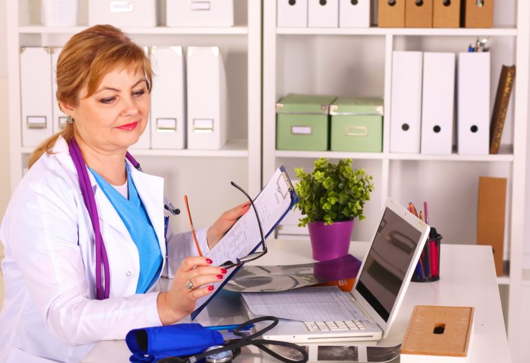 Secrétaire médical ou secrétaire médicale : tout savoir sur ce métier