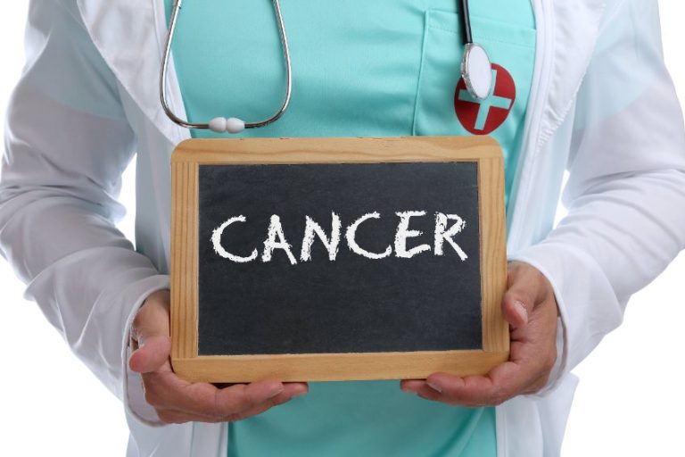 Cancer : typologie, causes, risques, signes, traitement