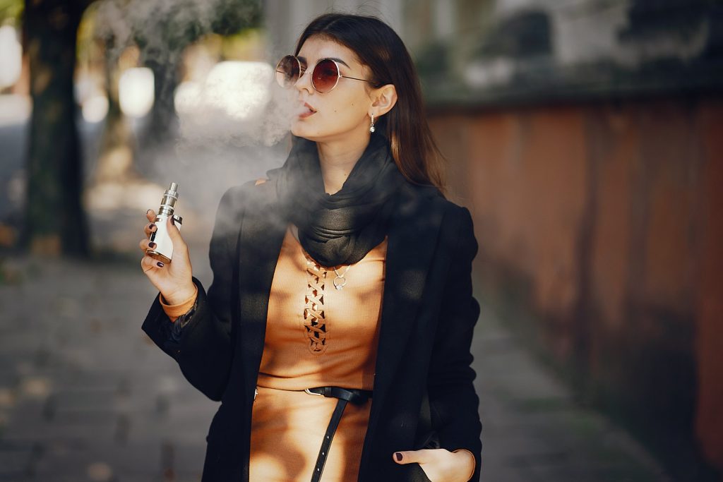 Cigarette électronique : peut-être le meilleur substitut nicotinique ? 95812017 M 1024x683