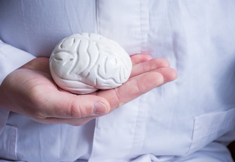 Absences épileptiques juvéniles : causes, symptômes, diagnostic, traitement