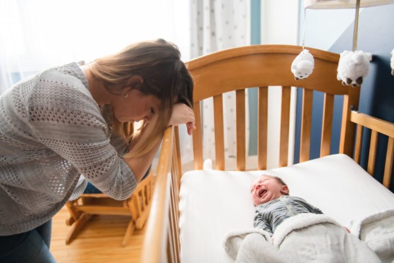 Dépression du nourrisson : causes, symptômes, traitement