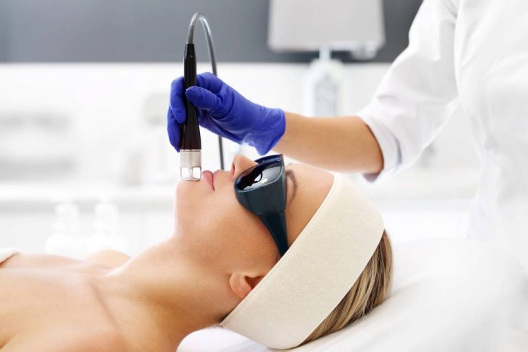 Le laser, de plus en plus utilisé en chirurgie esthétique