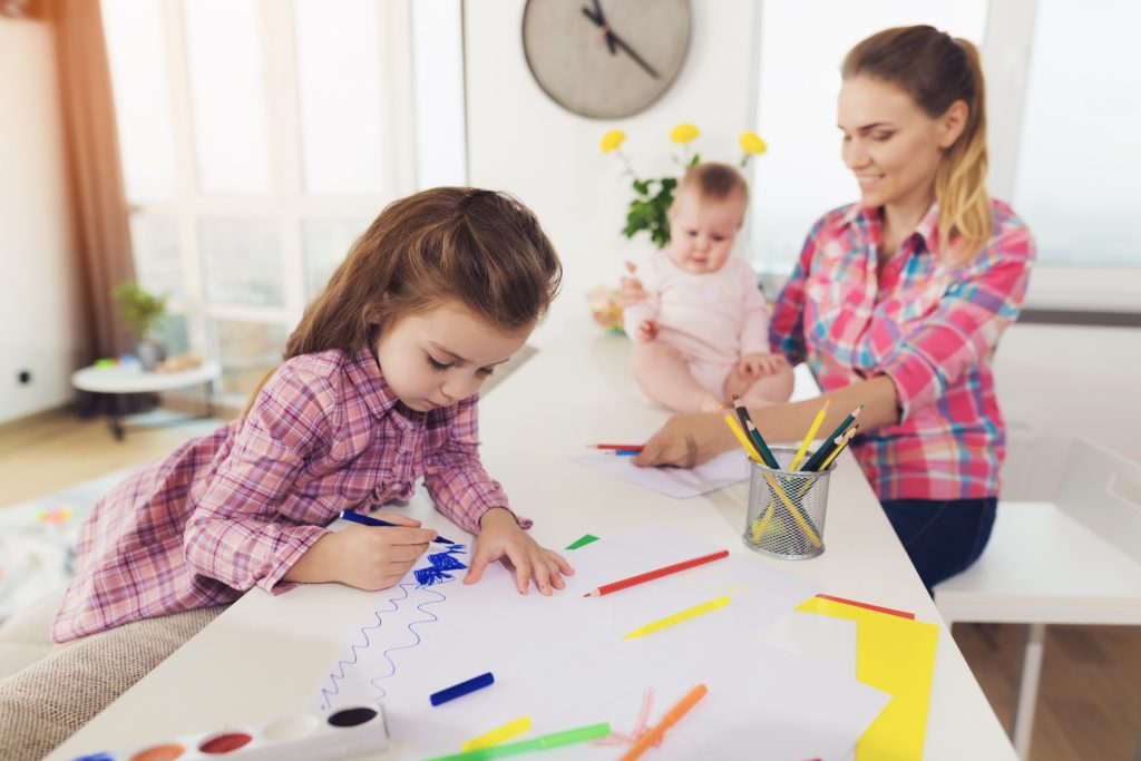 Choix du mode de garde pour le futur enfant : Conseils à l’intention des futures mamans Concept de garde pour enfant