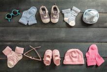 Préparation d'un trousseau pour bébé