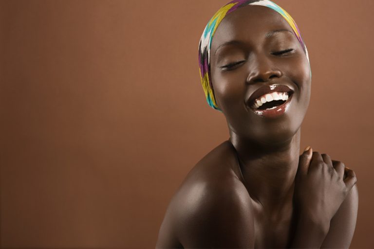Femme de peau noire