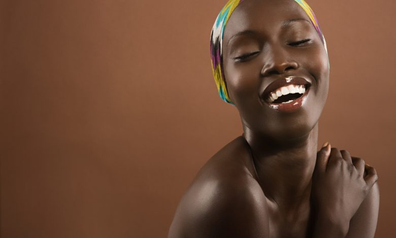 Femme de peau noire