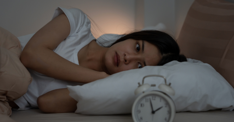 Insomnie pleine lune verre d’eau : cette astuce fonctionne-t-elle vraiment ? insomnie pleine lune verre d'eau